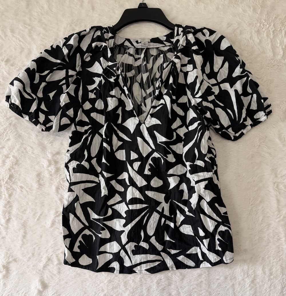 A New Day Womens Small Abstract Floral Blouse Black White V Neck Puff Sleeve